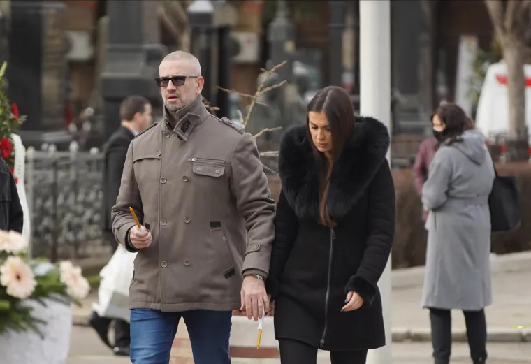 Estradna i politička krema na sprovodu Vučićeve biv&scaron;e supruge: Pojavili se Karleu&scaron;a, ali i Vojislav &Scaron;e&scaron;elj