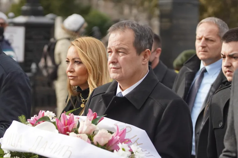 Estradna i politička krema na sprovodu Vučićeve biv&scaron;e supruge: Pojavili se Karleu&scaron;a, ali i Vojislav &Scaron;e&scaron;elj