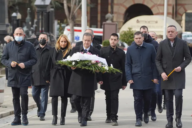 Estradna i politička krema na sprovodu Vučićeve biv&scaron;e supruge: Pojavili se Karleu&scaron;a, ali i Vojislav &Scaron;e&scaron;elj