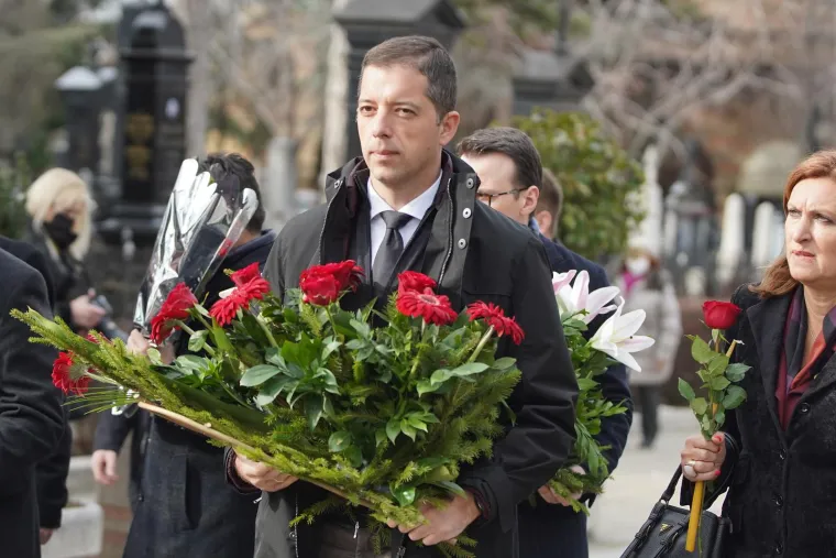 Estradna i politička krema na sprovodu Vučićeve biv&scaron;e supruge: Pojavili se Karleu&scaron;a, ali i Vojislav &Scaron;e&scaron;elj