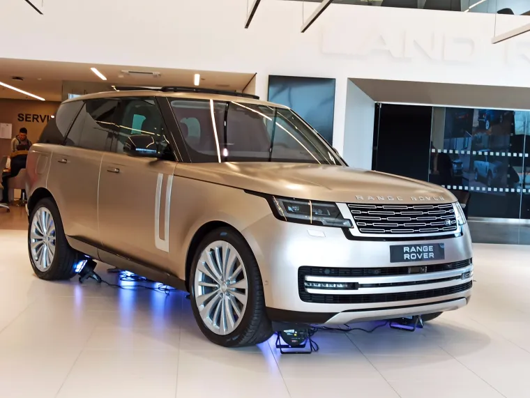 Nudi se izbor unutrašnjosti s četiri, pet ili sedam sjedala u izvedbama Standard i Long Wheelbase