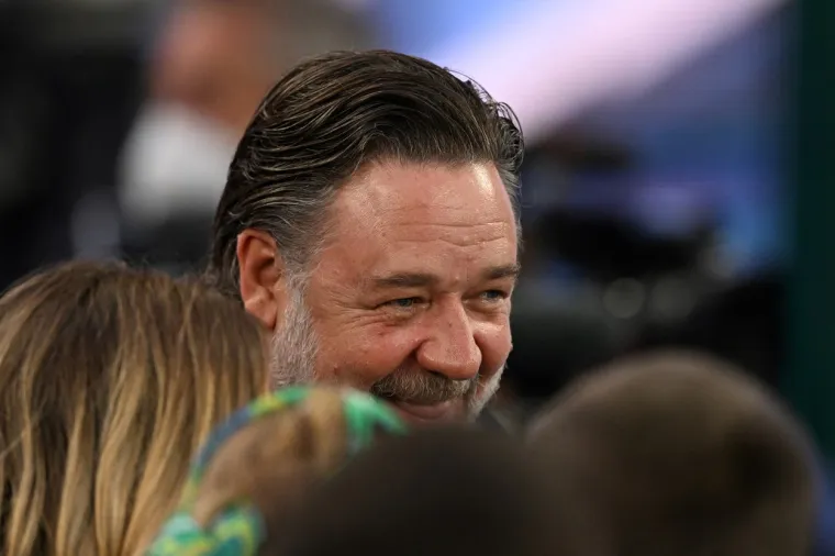 Russell Crowe rijetko kada izvodi svoju 26 godina mlađu djevojku Britney: Kad vidite kako izgleda, bit će vam jasno i zašto