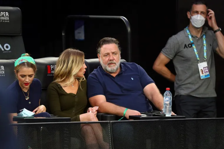 Russell Crowe rijetko kada izvodi svoju 26 godina mlađu djevojku Britney: Kad vidite kako izgleda, bit će vam jasno i zašto