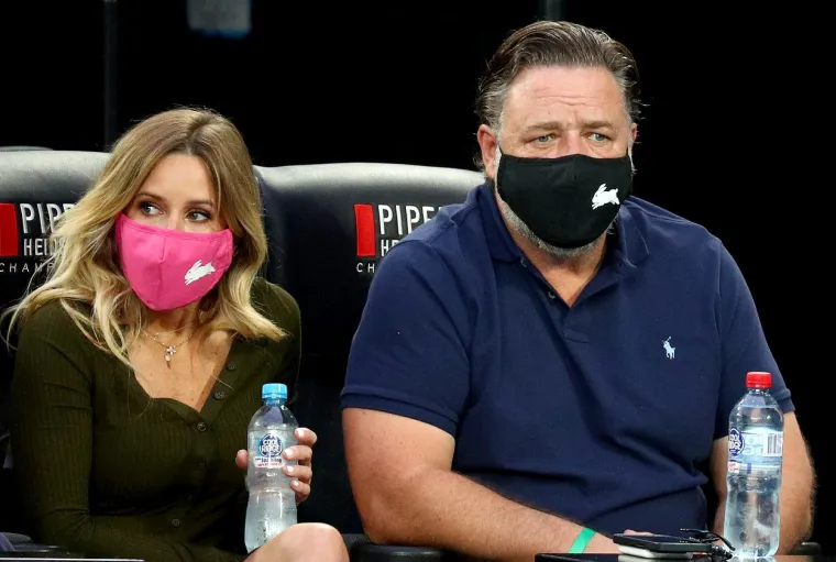 Russell Crowe rijetko kada izvodi svoju 26 godina mlađu djevojku Britney: Kad vidite kako izgleda, bit će vam jasno i zašto