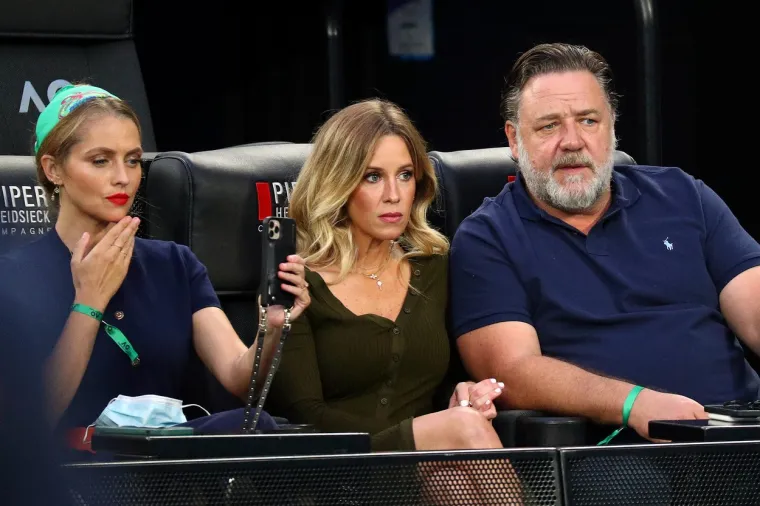 Russell Crowe rijetko kada izvodi svoju 26 godina mlađu djevojku Britney: Kad vidite kako izgleda, bit će vam jasno i zašto