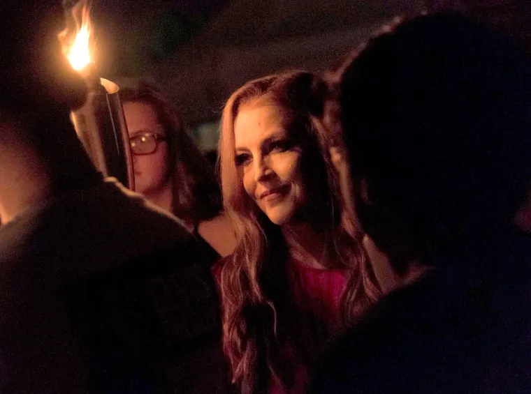 Kada je Jackson umro, vratila se svojoj glazbenoj karijeri. Uskoro se zaručila se za pjevača i tekstopisca Johna Oszajca, a ostavila ga je nakon što je upoznala Nicolasa Cagea na rođendanskoj proslavi Johnnyja Ramonea. Navodno je Cage bio opčinjen činjenicom da je Lisa Marie Elvisova kći. Vjenčali su se 2002. godine na Havajima, ali je brak trajao samo 108 dana. Kasnije je izjavila kako je to sve bila jedna velika pogreška i da se nisu trebali vjenčati tako brzo. 
