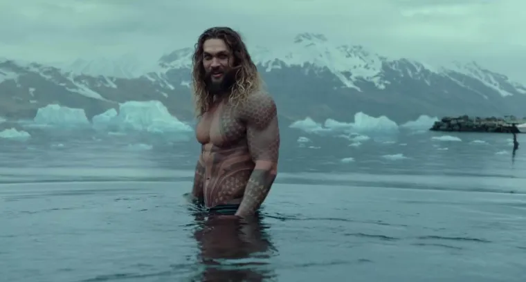 Aquaman je još jedna fantastična i akcijom nabijena avantura studija Warner Bros. u režiji Jamesa Wana, koji nam je od ranije poznat po franšizama &quot;Prizivanja&quot; i &quot;Brzi i žestoki&quot;. U ovom filmu Aquaman, kojeg tumači Momoa, mora otići u podvodno kraljevstvo Atlantidu kako bi spriječio svog polubrata, tamošnjeg vladara, da započne rat.