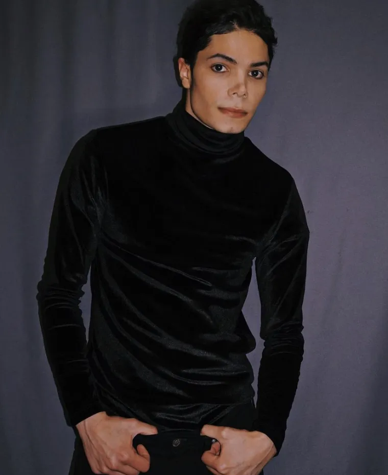 Ne, ovo nije Michael Jackson! Tip je pljunuti kralj popa, ali tvrdi: 'Nisam se operirao'
