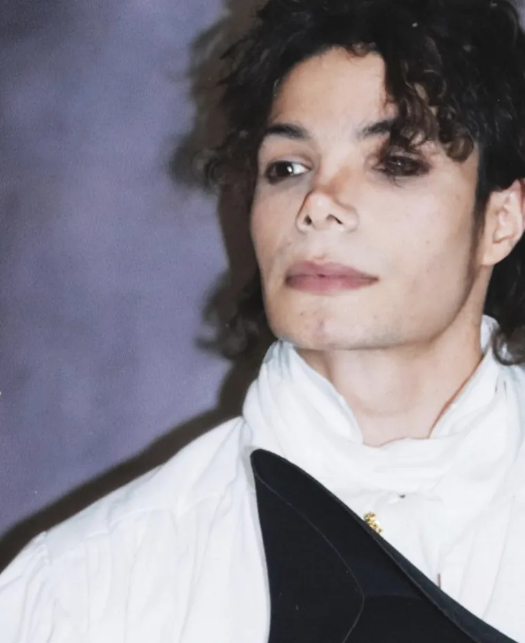 Ne, ovo nije Michael Jackson! Tip je pljunuti kralj popa, ali tvrdi: 'Nisam se operirao'