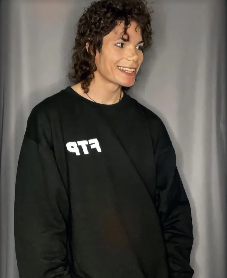 Ne, ovo nije Michael Jackson! Tip je pljunuti kralj popa, ali tvrdi: 'Nisam se operirao'