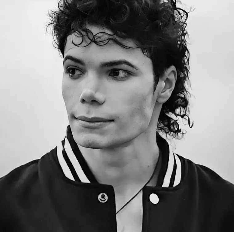 Ne, ovo nije Michael Jackson! Tip je pljunuti kralj popa, ali tvrdi: 'Nisam se operirao'