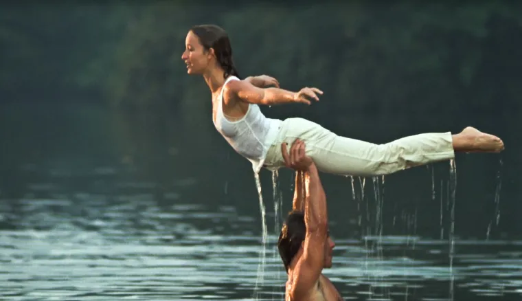 Patrick Swayze preminuo je 14. rujna 2009. u 57. godini od raka gušterače i ostavio za sobom milijune neutješnih obožavatelja. Brojni su bili i bijesni zbog ponašanja njegove supruge. Naime, Patrickovi su prijatelji ispričali da ga je Lisa držala poput zatvorenika na njihovu ranču i nije dopuštala nikome da dođe u posjet. Tvrdili su i da je Niemi varala Swayzea i istodobno htjela kontrolirati svaki aspekt njegova života. Osim toga, navodno ga je dok su se svađali pljuskala i grebala.