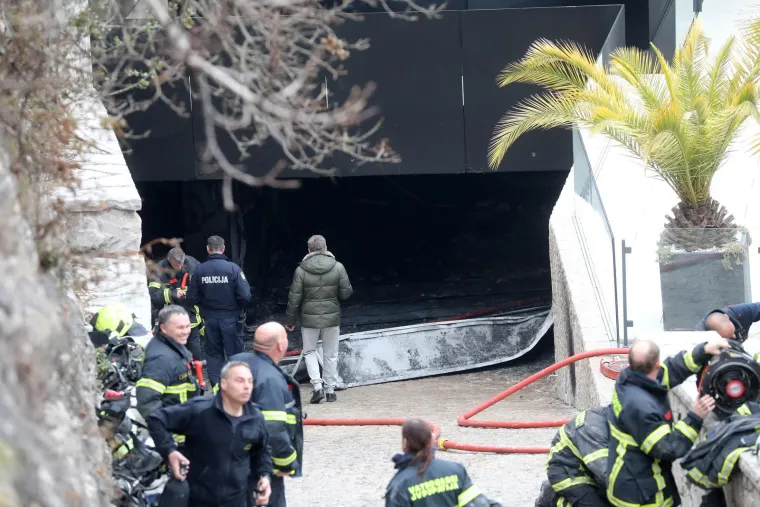 U garaži luksuzne vile u Opatiji izgorjela tri skupocjena vozila