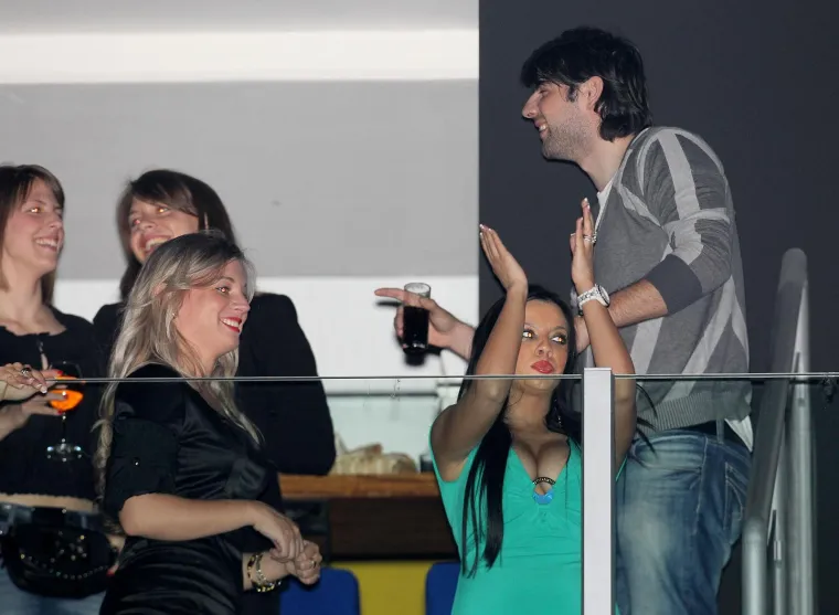 Bila je to ljubav kao iz filma, a koliko je volio crnokosu djevojku, najbolje dokazuje podatak da je njezino ime i datum rođenja tetovirao na ruci.