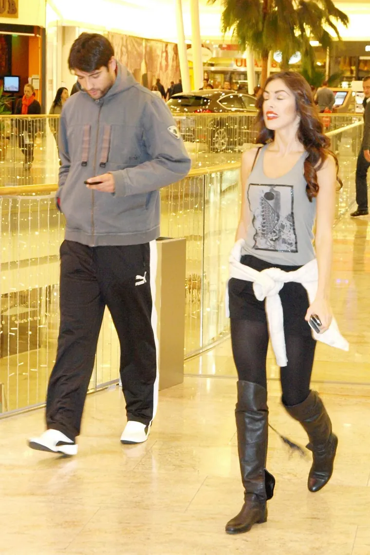 Nakon Ive, u njegov je život ušla riječka manekenka Vedrana Linardić. Prije desetak godina proglašena je najseksi Hrvaticom. Bila je uspješna manekenka i nosila brojne revije, a onda je od svega odustala. Modne piste je zamijenila slikovnicama jer je postala - teta u vrtiću.