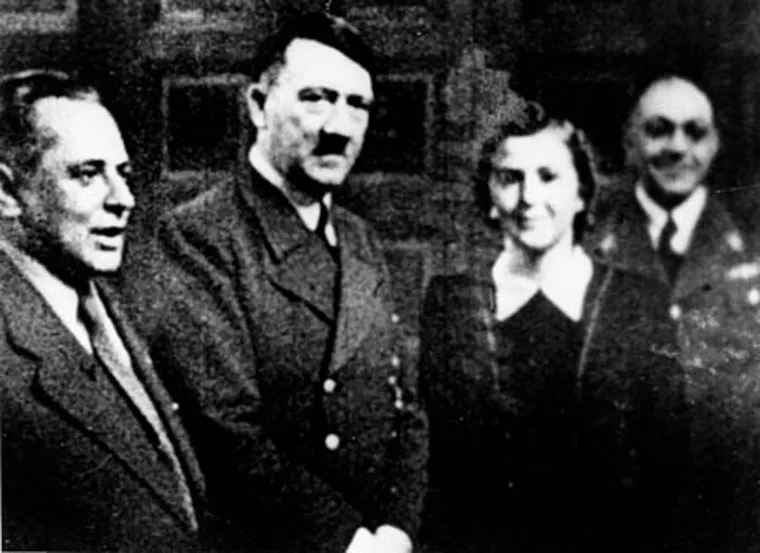 
No, i Hitler, kao vrhovni zapovjednik, je odgovarao reichskancelaru - Hitleru, a kancelar je, pak, odgovarao predsjedniku, odnosno funkciji koja ju je naslijedila, Fuhreru - ponovno Hitleru. 