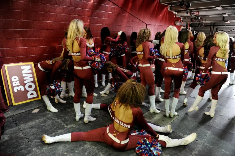 'Što droljastije izgledaš, to ćeš lakše upasti u cheerleaders ekipu, to je tako. Seksualno smo izložene'