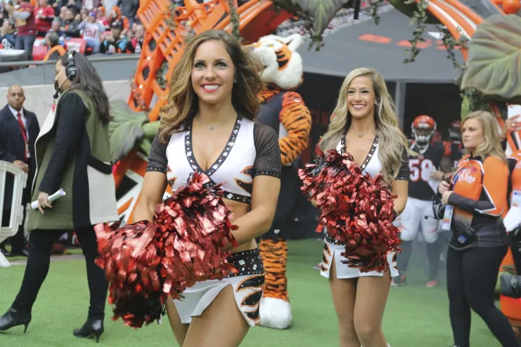 '&Scaron;to droljastije izgleda&scaron;, to će&scaron; lak&scaron;e upasti u cheerleaders ekipu, to je tako. Seksualno smo izložene'