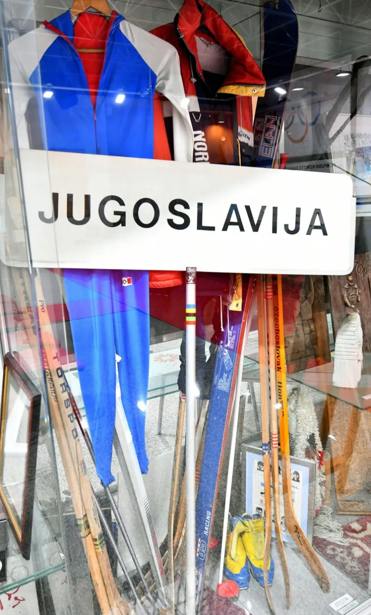 Međunarodni olimpijski odbor nekako je htio spojiti zapad i istok svijeta, srušiti političke barijere, a tadašnji liberalni socijalizam u tadašnjoj Jugoslaviji, za njih je bio idealan. Olimpijske igre na kraju su održane besprijekorno, najbolje do tad. Pamti se Sarajevo kao centar sportskog svijeta.