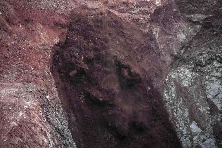 Dječak koji je upao u jamu od 32 metra je živ: Spasioci su kopali cijelu noć, stotine ljudi čeka izvlačenje