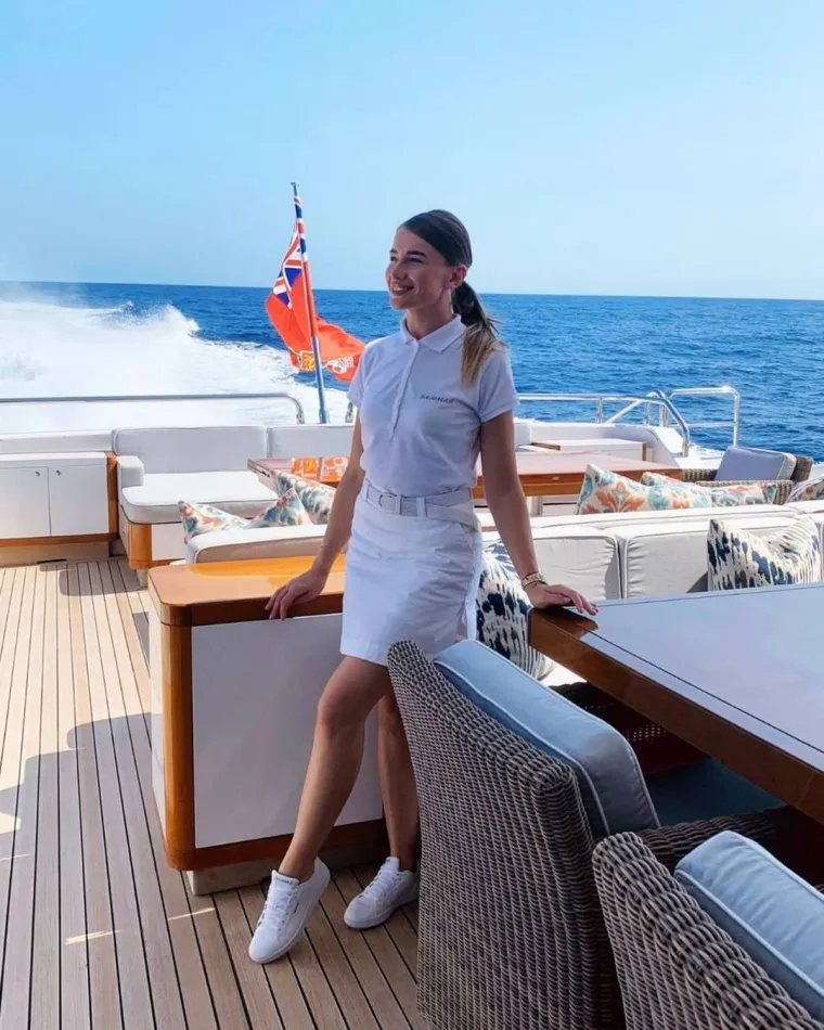 Ipak, vratila se jahtama nakon što je dobila ponudu koja se ne odbija, pa se danas hvali kako je puno toga vidjela i naučila jer je obišla 38 zemalja.
