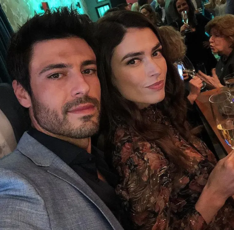 Zanimljivo, Pedra u Hrvatskoj često zovu dvojnikom poznatog turskog glumca Buraka Özçivita kojeg smo imali priliku gledati u seriji “Sulejman Veličanstveni” kao Bali Bega.