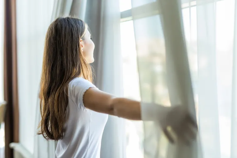 Preporučuje se izbjegavanje korištenja kuhinjskih napa, ventilacijskih uređaja te prijenosnih klima uređaja u vrijeme dok rade atmosferska trošila. Potrebno je u takvim situacijama osigurati dostatnu količinu zraka za izgaranje plina otvaranjem prozora ili vrata koja se nalaze u blizini. Kako bi naše tijelo moglo pravilno funkcionirati, potreban mu je kisik. U praksi bi to značilo da će i manja koncentracija ugljičnog monoksida u zraku smanjiti količinu kisika iz krvotoka što rezultira na kraju kliničkom slikom gušenja.