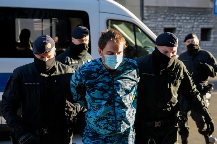 Mu&scaron;karac koji je brutalno ubio ženu u kafiću doveden na ispitivanje: Djelovao je neobično miran. Nije izgovorio niti riječ