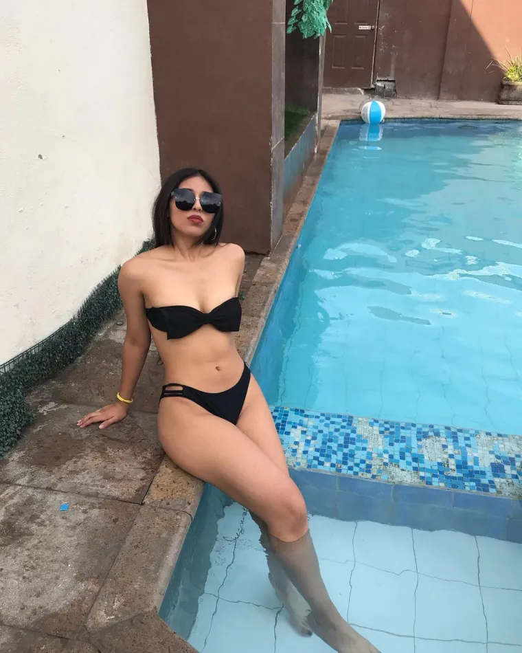 Dečke raspametila seksi prodavačica u lokalnoj trgovini, naravno da su odmah provalili njezin profil na Instagramu