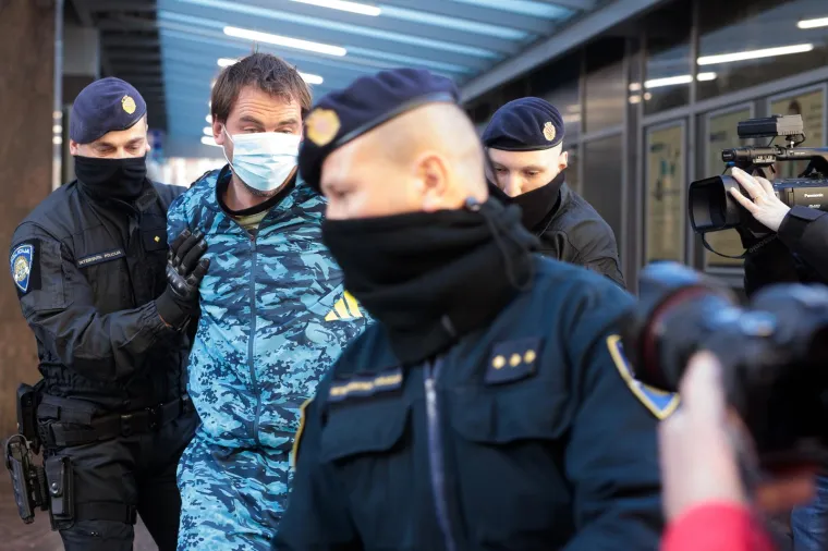 Okrutni ubojica priveden na ispitivanje: Stigao u pratnji interventne policije