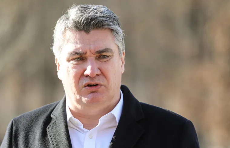 Predsjednik Zoran Milanović u novoj imovinskoj kartici prijavio je bruto plaću od 41.422 kune, dok je na početku mandata, u ožujku 2020. godine ona iznosila 41.060 kuna. Kada se pogleda neto iznos, on mu se u nešto manje od dvije godine na predsjedničkoj dužnosti povećao za točno 1500 kn - sa 25.174 kn na 26.674 kn. Mjesečni prosjek plaće njegove supruge, Sanje Musić Milanović, u HZJZ-u je 15.060 kn, a od nastavne djelatnosti još dodatno zarađuje prosječno 7256 kuna. Ranije je Milanović prijavio kredit iz 2008. godine koji je refinancirao 2017. godine za koji plaća 4500 kuna mjesečne rate, a leasing za auto Ford Focus Milanović plaća 1300 kuna. 