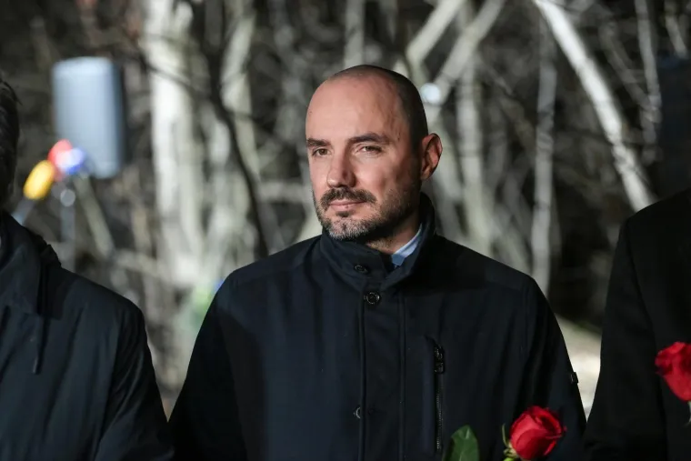 Potpredsjedniku Vlade iz redova SDSS-a Borisu Miloševiću bruto plaća od listopada 2020. do danas je porasla s 30.135 na 30.274 kune, dok mu se neto iznos povećao za oko tisuću kuna s 18.413 kuna na 19.447 kuna. Ranije je prijavio stan u Zagrebu kupljen kreditom od 70 kvadrata i auto Renault Megane iz 2010. godine.