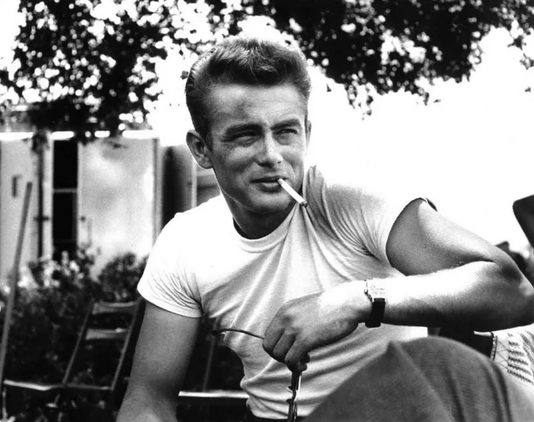 Nakon nekoliko manjih uloga zapaža ga filmski i kazališni redatelj Elia Kazan. Već nakon prve glavne uloge u filmu &quot;Istočno od raja&quot; ostvaruje zapaženi uspjeh. Za ovaj je film dobio Oscara za najboljeg glavnog glumca.