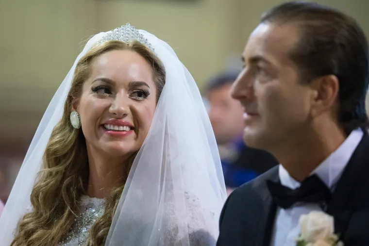 Simonu Gotovac, odnosno Simonu Mijoković od pakla droge, alkohola i prostitucije spasio je, nitko drugi nego njezin bivši suprug - Ante Gotovac. Za Večernji list otkrila je kako je izgledao njezin susret s paterom Zvjezdanom Linićem, kog kojega ju je i doveo Gotovac: &quot;Živjela sam u ponoru grijeha, u drogi i kokainu, u bulimiji, u prostituciji i nemoralu, u okultizmu, išla vračarima i moj život doista je bio život u tami. Doslovno sam služila tijelu, svijetu i đavlu. Kad sam došla k pateru Zvjezdanu u Tabor i prvi put se ispovjedila, tada je došlo olakšanje i moje prvo „da, Gospodine, evo me dolazim vršiti volju tvoju!“. Uvijek kažem kako je obraćenje proces koji traje cijeli život, ali moje prvotno obraćenje bilo je kad sam se životno ispovjedila kod patera Zvjezdana Linića&quot;, priznala je Simona, danas sretno udana žena i majka četvero djece - Gabrijele, Jošue, Amalije i Zvjezdane.