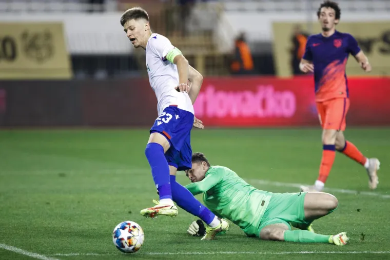 Luda atmosfera na Poljudu tijekom juniorske utakmice Hajduka i Atletico Madrida