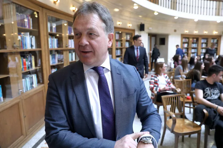 Viceguverner HNB-a Bojan Fras - bruto: 64.214 kuna, neto: 36.967 kuna (podatak iz studenoga 2019. godine)