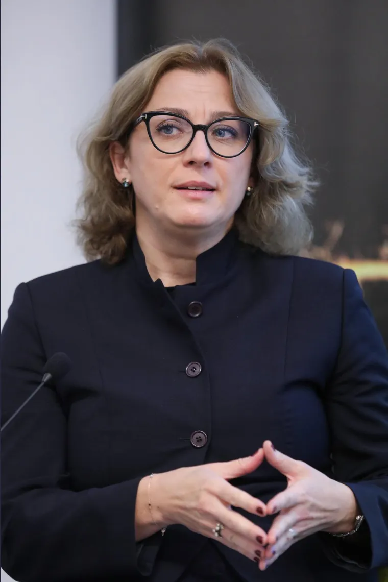 Viceguvernerka HNB-a Martina Drvar - bruto: 68.245 kuna, neto: 42.544 kune (podatak iz listopada 2021. godine)
