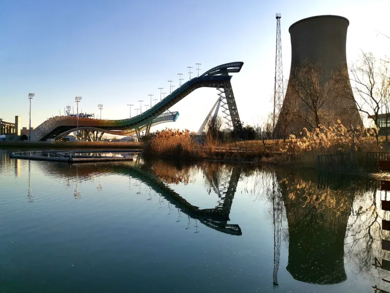 Jezivije slike s Olimpijskih igara nećete vidjeti. Bizarna skijaška staza iz Pekinga smještena je usred propale nuklearne elektrane