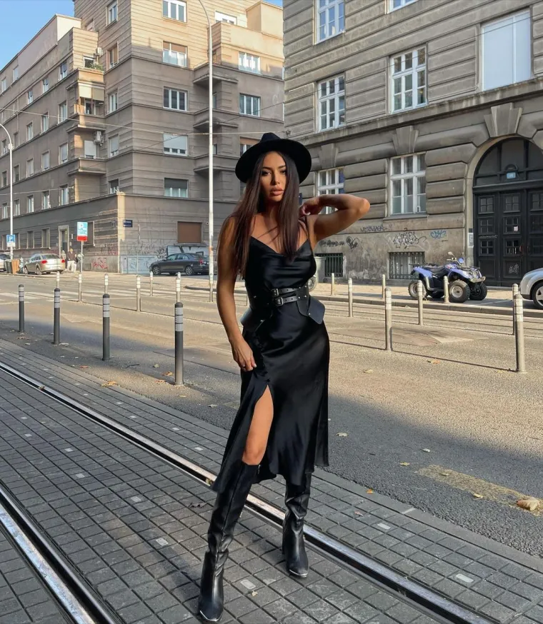 Jelena na Instagramu ima milijun pratitelja, a sve je započelo s njezinim savjetima za šminkanje koje je objavljivala na društvenim mrežama.