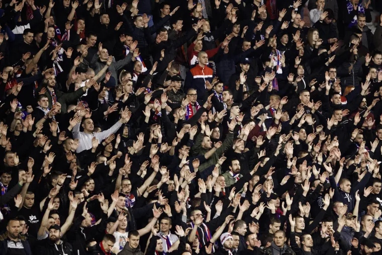 Glavu gore momci, ponosimo se s vama