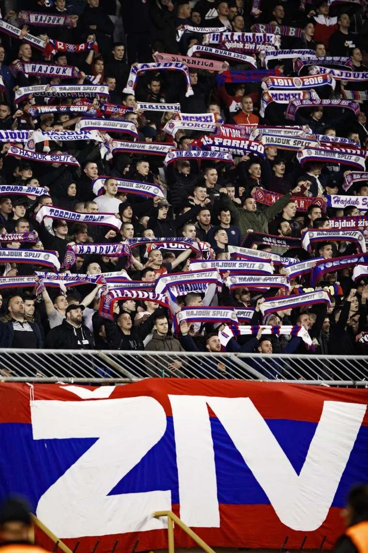 Glavu gore momci, ponosimo se s vama