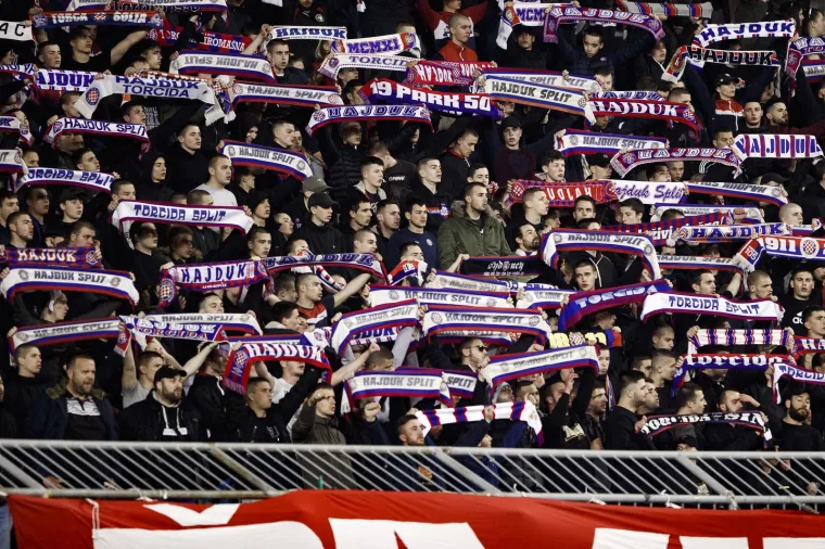 Glavu gore momci, ponosimo se s vama