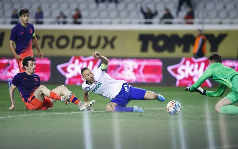 Glavu gore momci, ponosimo se s vama