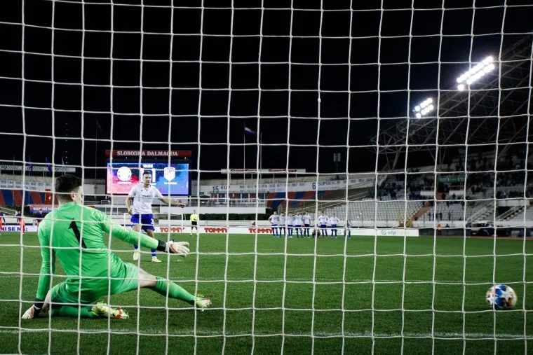 Glavu gore momci, ponosimo se s vama