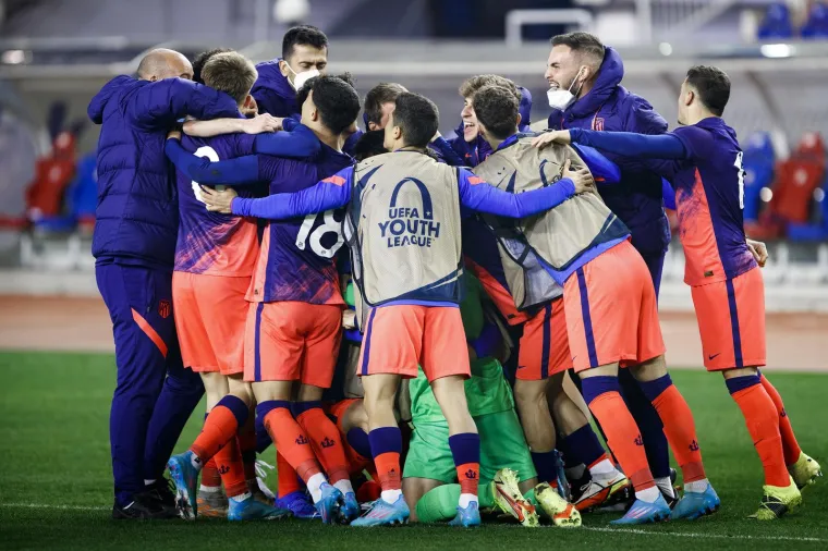 Glavu gore momci, ponosimo se s vama