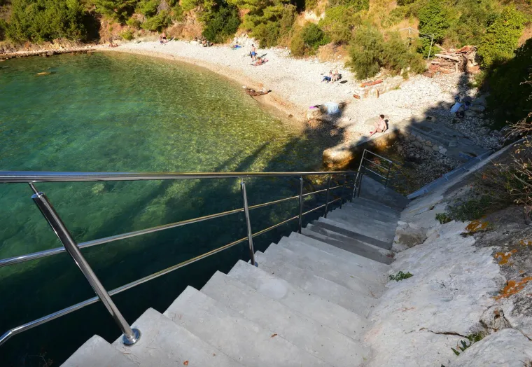 Ovo je državna vila na Hvaru oko koje se svađaju Milanović i Banožić: Dan u sezoni - 15 tisuća kuna