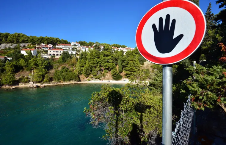 Ovo je državna vila na Hvaru oko koje se svađaju Milanović i Banožić: Dan u sezoni - 15 tisuća kuna