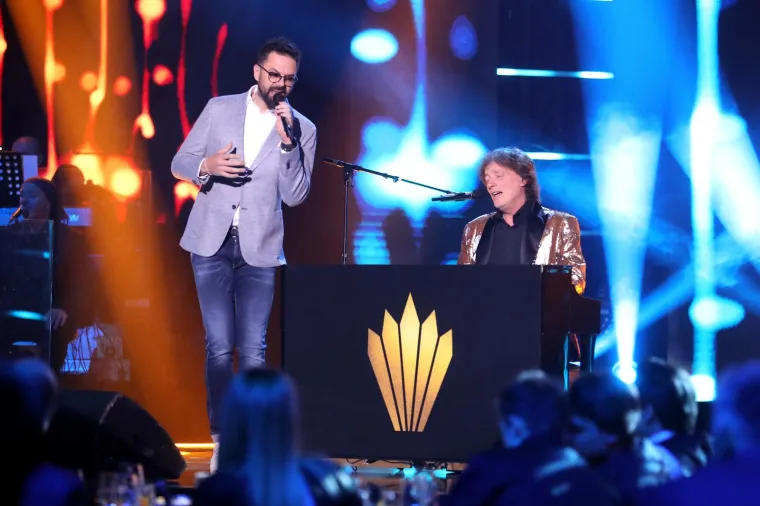 2022. Gra&scaron;o i Huljić posljednji su se put pojavili na dodjeli nagrade Cesarica, na kojoj je Petar osvojio Cesaricu za hit godine. Ovo će definitivno biti Petrova najljep&scaron;a godina do sada te jedva čekamo vidjeti kako će se sve razvijati. 