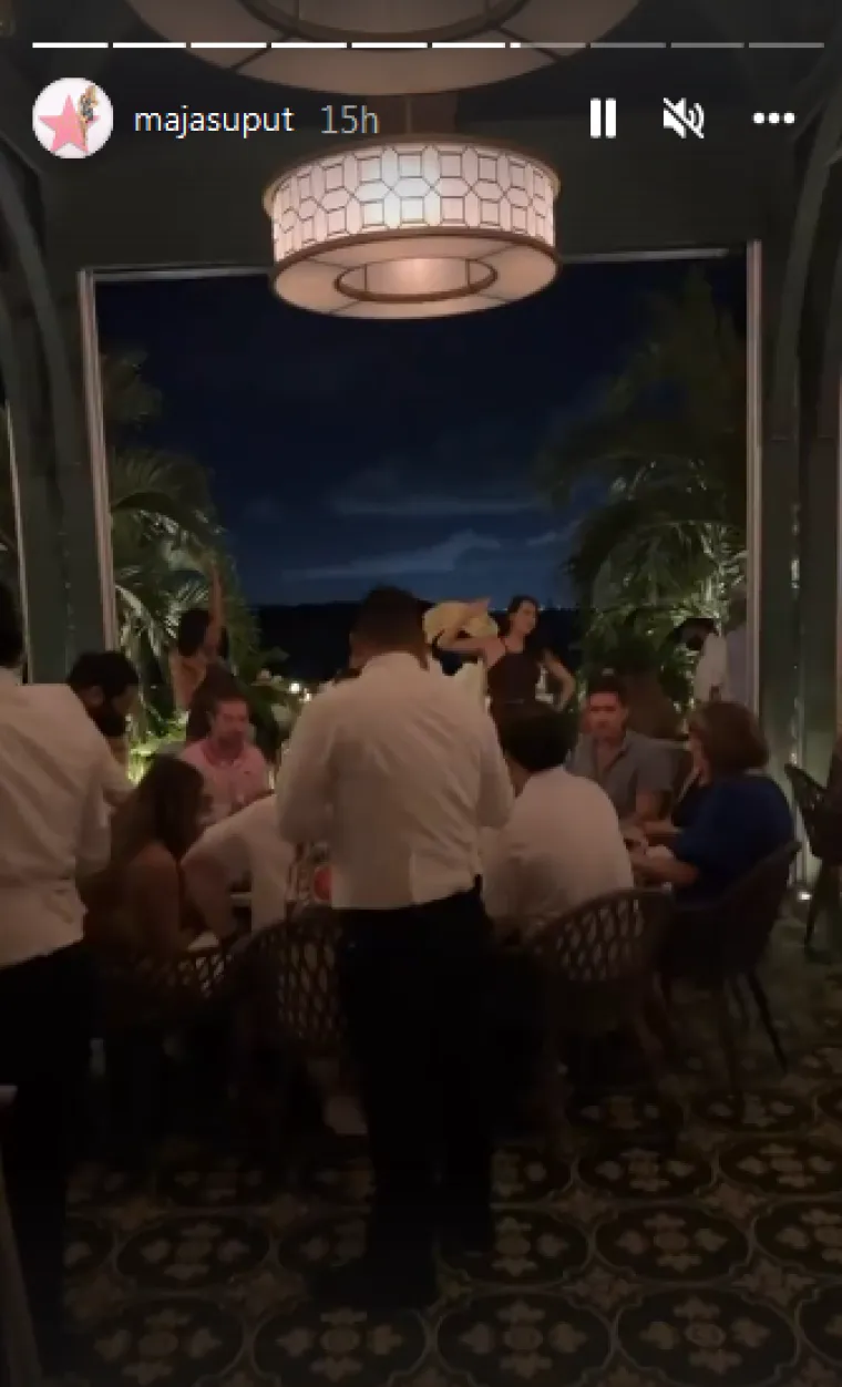 Pjevačica je podijelila video večere i restorana u kojem uživa s obitelji na odmoru...