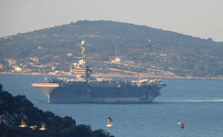 Kakva grdosija! Americki nosač aviona USS Harry S. Truman uplovio u hrvatske vode
